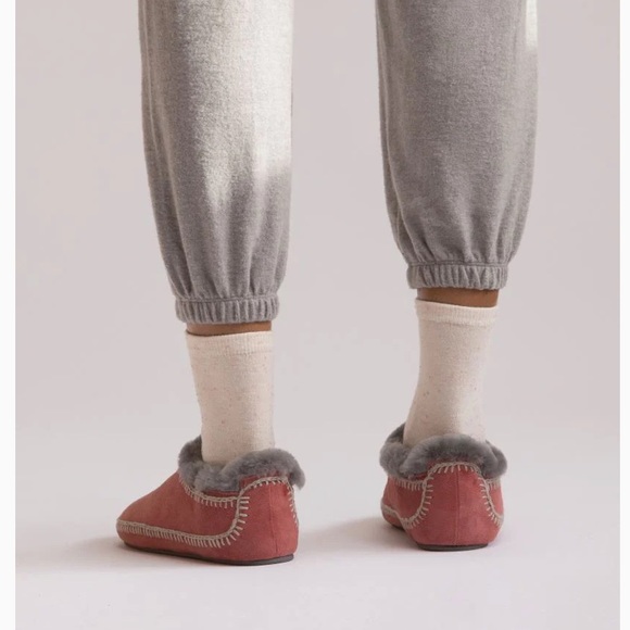 Free People brand new Laidback London Dusty Pink Cozy shearling slippers 🧘 ♥️ - Picture 5 of 9